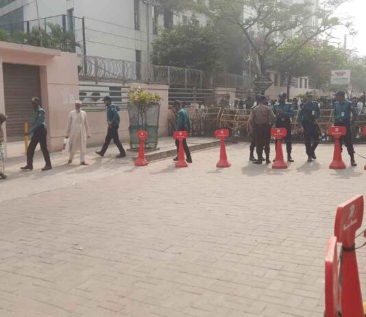 এভারকেয়ার হাসপাতালের সামনে নিরাপত্তা জোরদার, বসেছে ব্যারিকেড