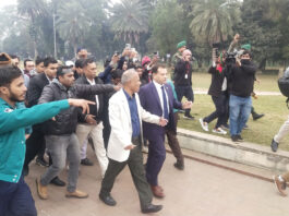 জিয়া উদ্যানে খালেদা জিয়ার কবরের স্থান পরিদর্শনে স্বরাষ্ট্র উপদেষ্টা