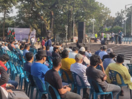হাদির ওপর গুলির প্রতিবাদে শহীদ মিনারে চলছে ‘সর্বদলীয় প্রতিরোধ সমাবেশ’