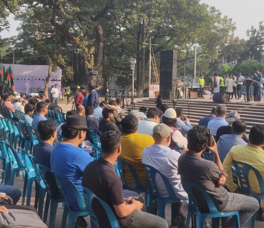 হাদির ওপর গুলির প্রতিবাদে শহীদ মিনারে চলছে ‘সর্বদলীয় প্রতিরোধ সমাবেশ’