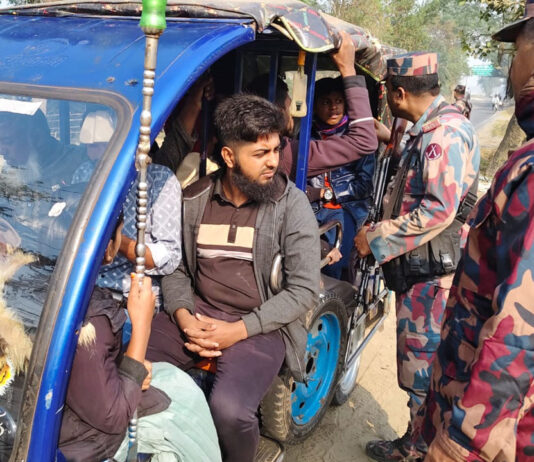 খুলনায় এনসিপি নেতাকে গুলি, সাতক্ষীরা সীমান্তে বিজিবির তল্লাশি