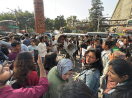 স্বরাষ্ট্র উপদেষ্টার পদত্যাগ চেয়ে শাহবাগ অবরোধ