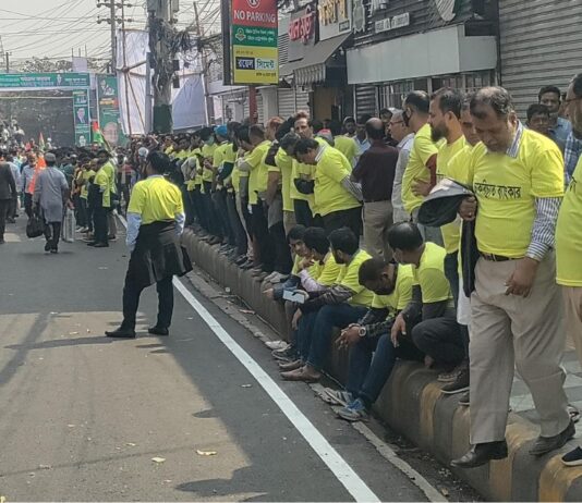 চট্টগ্রামে চাকরিচ্যুত ব্যাংক কর্মকর্তা-কর্মচারীদের অবস্থান কর্মসূচি