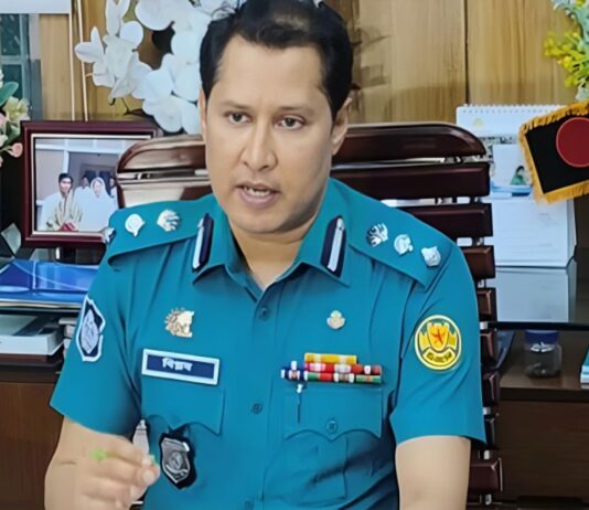 স্ত্রীসহ বিপ্লব কুমারের ব্যাংক হিসাব ফ্রিজ করার নির্দেশ