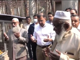 রাজশাহী পৌঁছে শাহ মখদুমের মাজার জিয়ারত করলেন তারেক রহমান