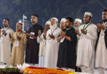 শহীদ মিনারে বিরোধীদলীয় নেতা ও বিরোধীদলীয় চিফ হুইপের শ্রদ্ধা