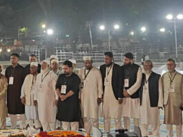 প্রথমবার শহীদ মিনারে ফুল দিল জামায়াত, শহীদ বেদিতে দাঁড়িয়ে দোয়া