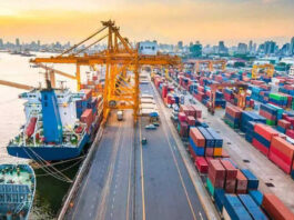 কঠোর বন্দর কর্তৃপক্ষ: শ্রমিকদের শাটডাউন ও পুলিশের নিষেধাজ্ঞা