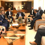 পোশাক শিল্পের সমস্যা ও সমাধানে সুপারিশ চেয়েছেন অর্থমন্ত্রী