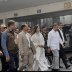 সচিবালয় থেকে হেঁটে একুশে পদক প্রদান অনুষ্ঠানে গেলেন প্রধানমন্ত্রী