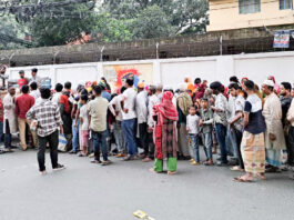 টিসিবির পণ্য কিনতে দীর্ঘ লাইন : বিড়ম্বনা থেকে মুক্তির পথ কী?