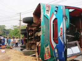 চট্টগ্রাম-কক্সবাজার মহাসড়কে বাস উল্টে এক ব্যক্তির মৃত্যু