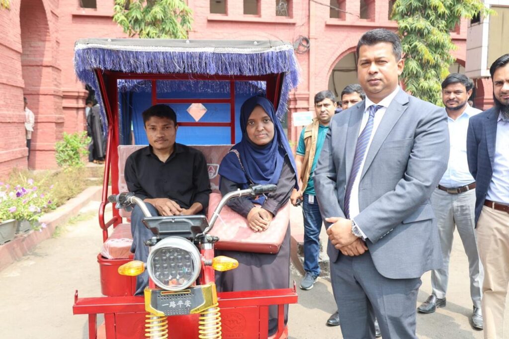 ডিসি জাহিদের উদ্যোগে প্রতিবন্ধী দম্পতির জীবনে স্বস্তি | Suprobhat ...