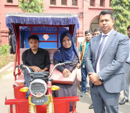 ডিসি জাহিদের উদ্যোগে প্রতিবন্ধী দম্পতির জীবনে স্বস্তি