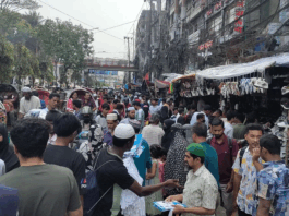 নগরের ঈদবাজারে ক্রেতার ঢল