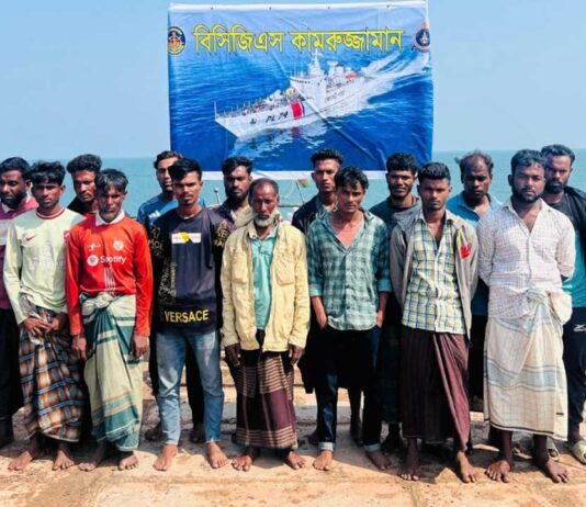 গভীর সমুদ্র থেকে ১৫ পাচারকারী আটক, নারী-শিশুসহ ১৫৩ জন উদ্ধার