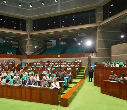 সংবিধান সংস্কারের আলোচনা প্রশ্নে উত্তপ্ত সংসদ