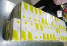 শাহ আমানতে ৩০০ কার্টন বিদেশি সিগারেট জব্দ