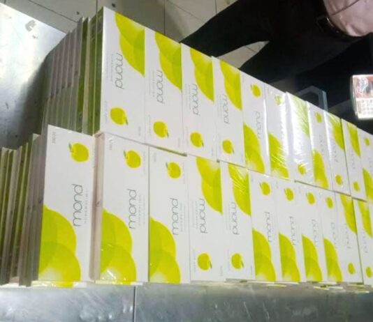 শাহ আমানতে ৩০০ কার্টন বিদেশি সিগারেট জব্দ