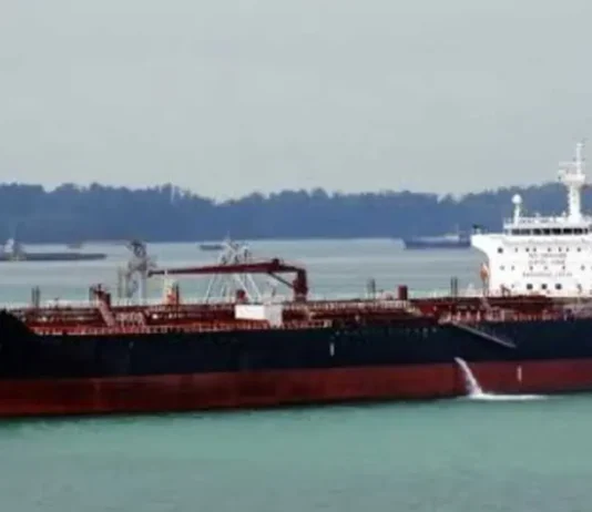 মালয়েশিয়া থেকে ২৭ হাজার টন ডিজেল নিয়ে চট্টগ্রাম বন্দরে জাহাজ