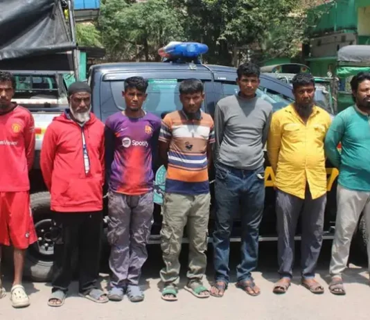 পতেঙ্গায় ফিশিং ট্রলারে মিললো ৫ লাখ ইয়াবা