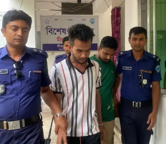 মীরসরাইয়ে ব্যবসায়ীকে কুপিয়ে টাকা ছিনতাই, গ্রেপ্তার ২