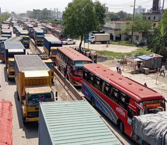 ঢাকা-চট্টগ্রাম মহাসড়ক অবরোধ, ১০ কিলোমিটার যানজট