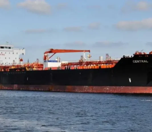 মালয়েশিয়া থেকে ২৬ হাজার টন অকটেন নিয়ে চট্টগ্রাম বন্দরে জাহাজ