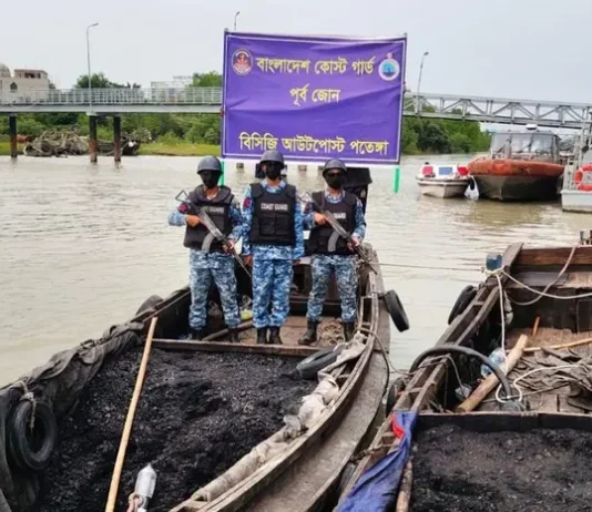 পতেঙ্গায় চোরাই কয়লা-কেরোসিন জব্দ
