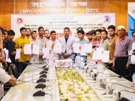 ঝরে পড়াদের হাতে নিয়োগপত্র, আলো ছড়ালেন ডিসি জাহিদ
