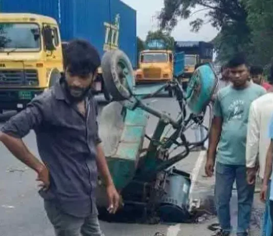 মিরসরাইয়ে কাভার্ডভ্যানের চাপায় ইলেকট্রিক মিস্ত্রি নিহত
