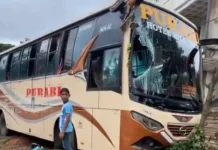 লোহাগাড়ায় দুই বাসের মুখোমুখি সংঘর্ষে কলেজ ছাত্রীর মৃত্যু