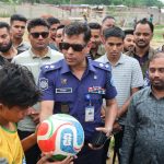 জঙ্গল সলিমপুরের আলীনগরে শিক্ষার্থীদের অংশগ্রহণে জেলা পুলিশের উদ্যোগে ফুটবল ম্যাচ