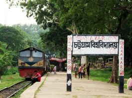 শিক্ষার্থী বাড়লেও চবি শাটল ট্রেনে ভোগান্তি কমেনি