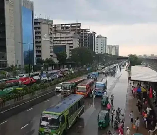 ১৭ অঞ্চলে ঝড়ের আভাস, নদীবন্দরে সতর্কতা