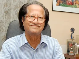 চারদিন ধরে আইসিইউতে মুস্তাফা মনোয়ার