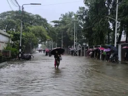 টানা বৃষ্টিতে নগরজুড়ে জলাবদ্ধতা