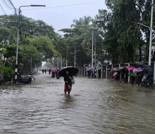 টানা বৃষ্টিতে নগরজুড়ে জলাবদ্ধতা