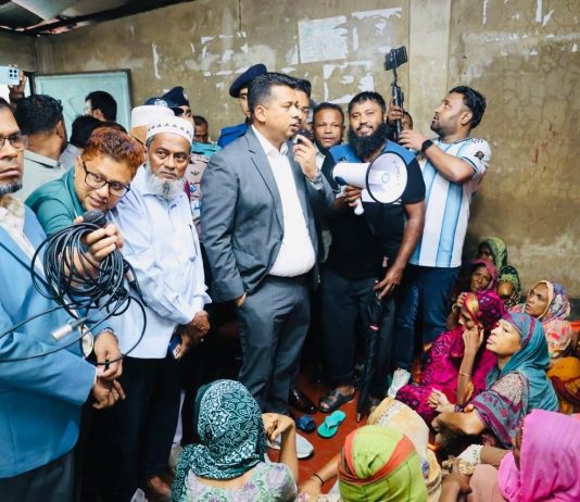 ঝড়-বৃষ্টি, কাদা আর মানুষের পাশে এক জেলা প্রশাসক