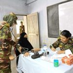 সাতকানিয়ায় বন্যাদুর্গতদের পাশে সেনাবাহিনী