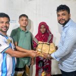 বাঁশখালীতে বন্যায় বই হারানো শিক্ষার্থীর পাশে চবি ছাত্রদল নেতা জালাল সিদ্দিকী