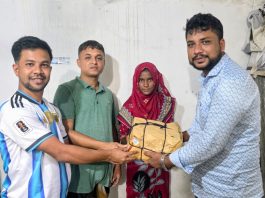 বাঁশখালীতে বন্যায় বই হারানো শিক্ষার্থীর পাশে চবি ছাত্রদল নেতা জালাল সিদ্দিকী