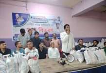 রোকেয়া ফাউন্ডেশনের উদোগে ত্রাণ সামগ্রী বিতরণ