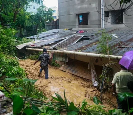 চট্টগ্রাম শহর ও জঙ্গল সলিমপুরে পাহাড়ধসে দুই শিশুর মৃত্যু