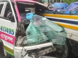 নবজাতকের মরদেহ নিয়ে বাড়ি ফেরার পথে দুর্ঘটনা