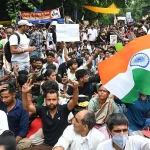 হিন্দু-মুসলিম রাজনীতি না থাকলে বড় বড় সিংহাসন কেঁপে যাবে