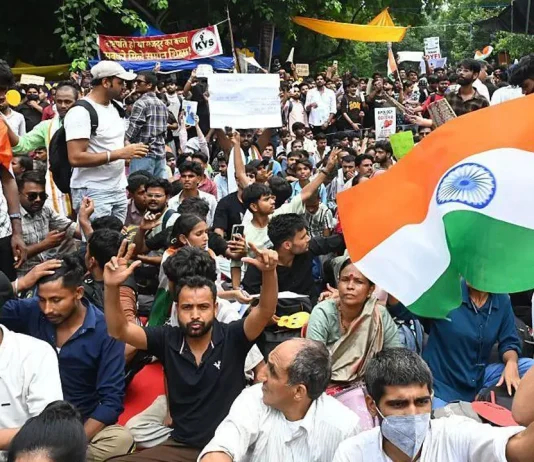 হিন্দু-মুসলিম রাজনীতি না থাকলে বড় বড় সিংহাসন কেঁপে যাবে