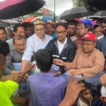 চট্টগ্রামে পানি বন্দিদের মাঝে খাবার ও ঔষধ বিতরণ