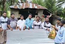 বাঁশখালীর বন্যাদুর্গত মানুষের পাশে ফুটন্ত ফুল ডবলমুরিং জোন