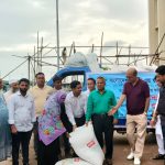কর্ণফুলীতে ক্ষতিগ্রস্ত শতাধিক খামারির মাঝে গো-খাদ্য বিতরণ